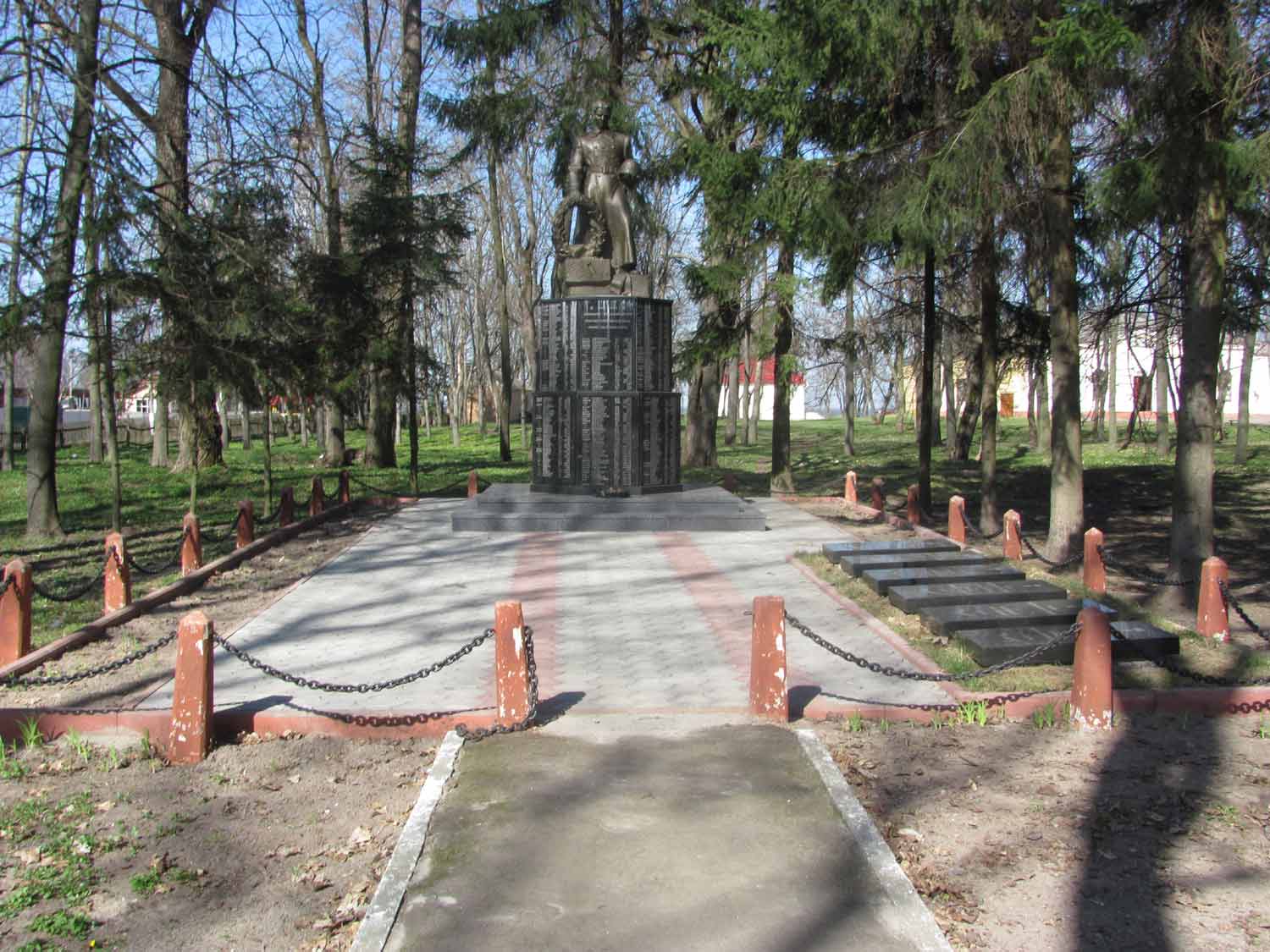 Пам’ятник воїнам 12-ї 

гвардійської, що полягли звільняючи Любеч